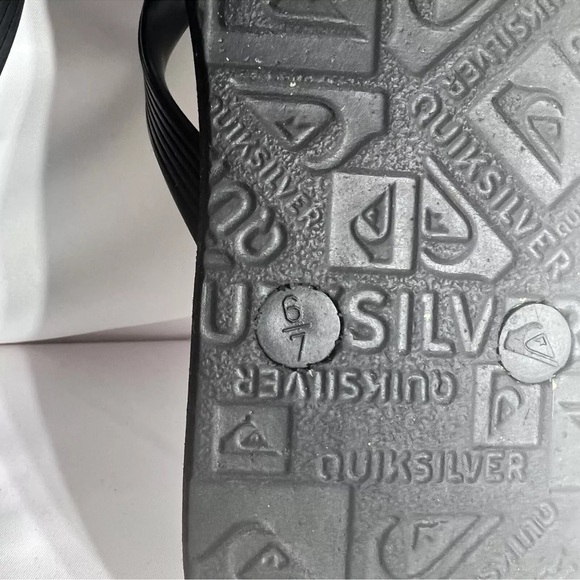 Quicksilver Flip Flops size 6/7 - Picture 12 of 16